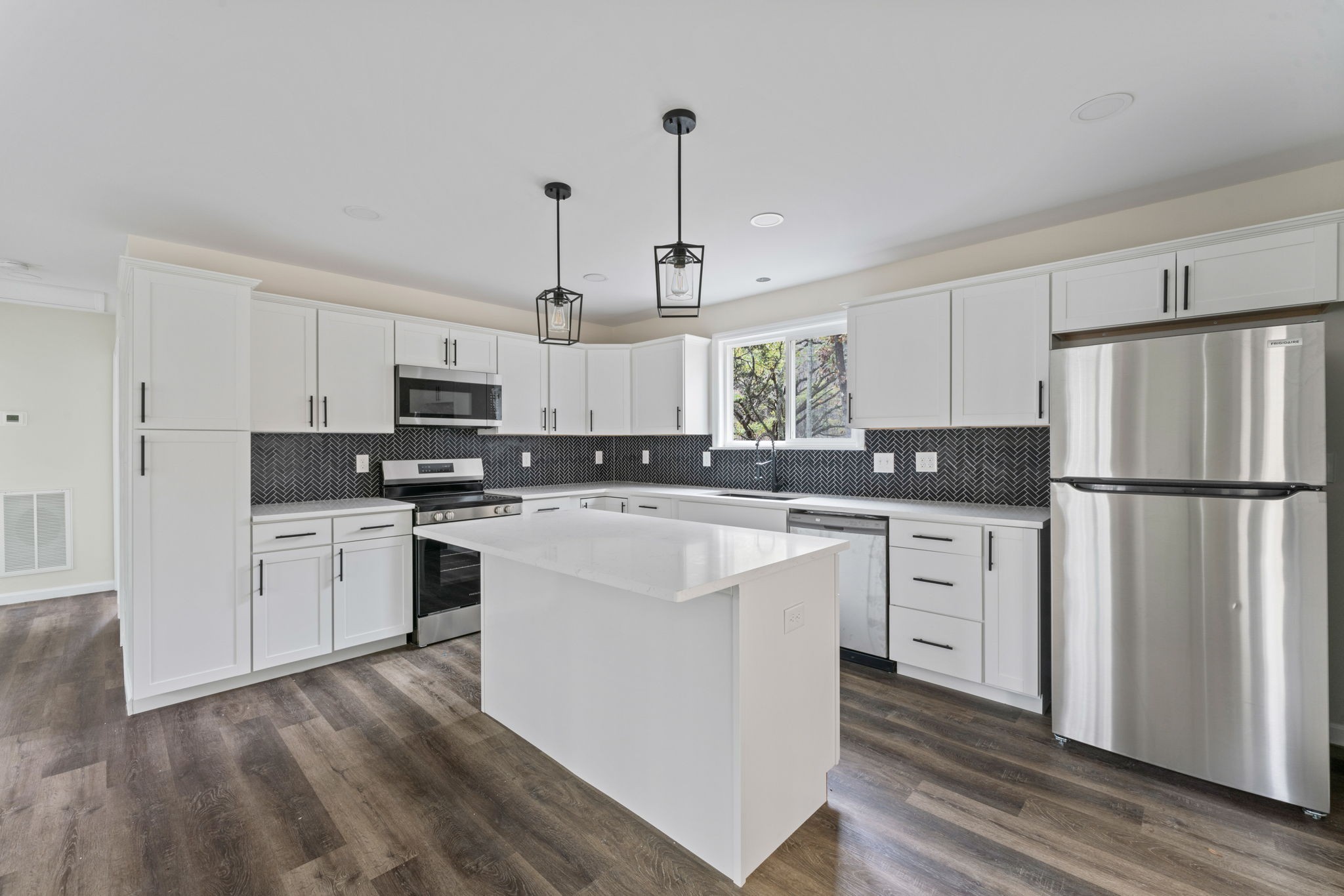 33 Estes Road Charlotte, TN 37036 - Photo 5 of 37 Gallery Image 5