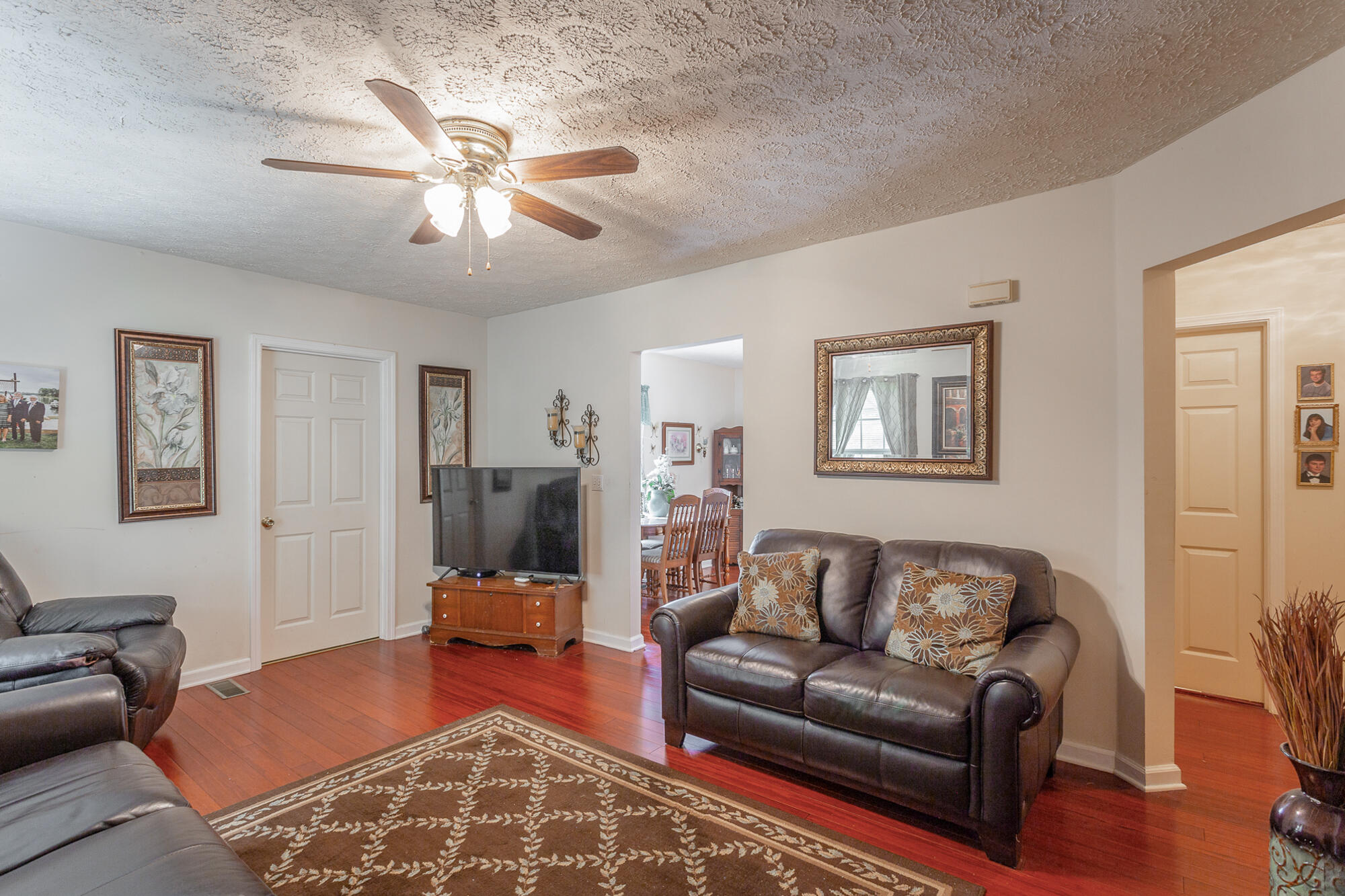2730 Forest Road Chattanooga, TN 37406 - Photo 11 of 43 Living Room