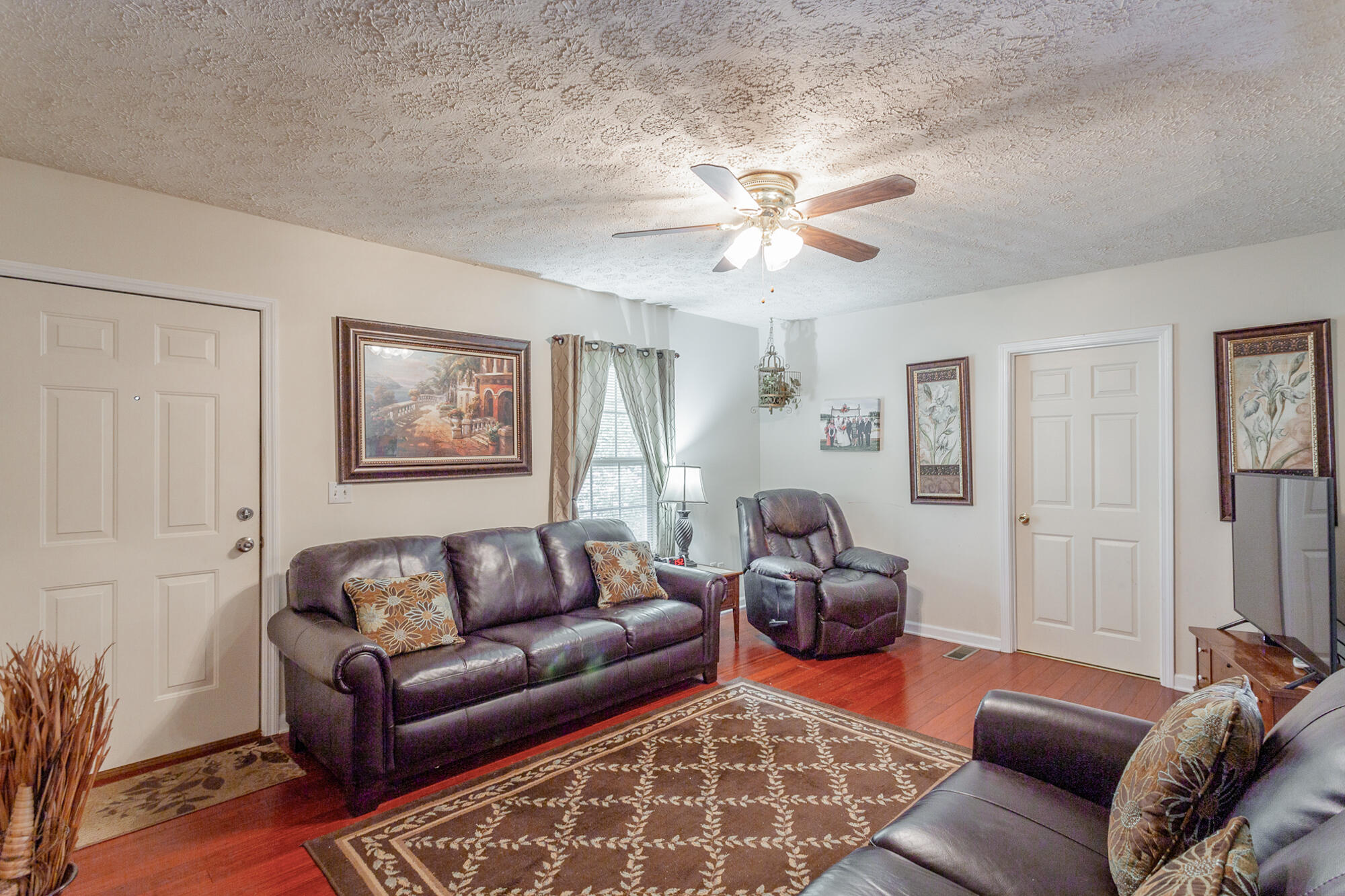 2730 Forest Road Chattanooga, TN 37406 - Photo 12 of 43 Living Room