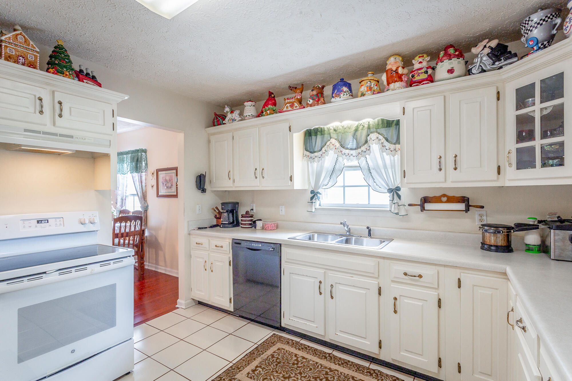 2730 Forest Road Chattanooga, TN 37406 - Photo 19 of 43 Kitchen