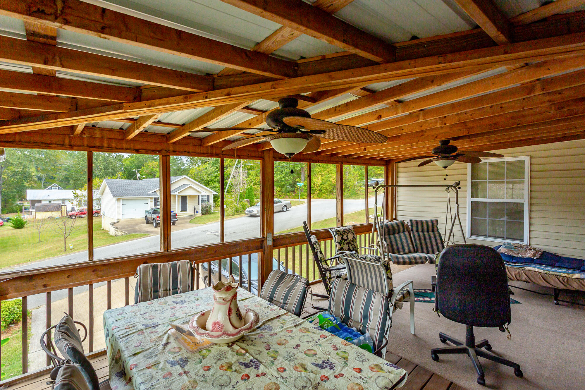 2730 Forest Road Chattanooga, TN 37406 - Photo 5 of 43 Screened in Porch
