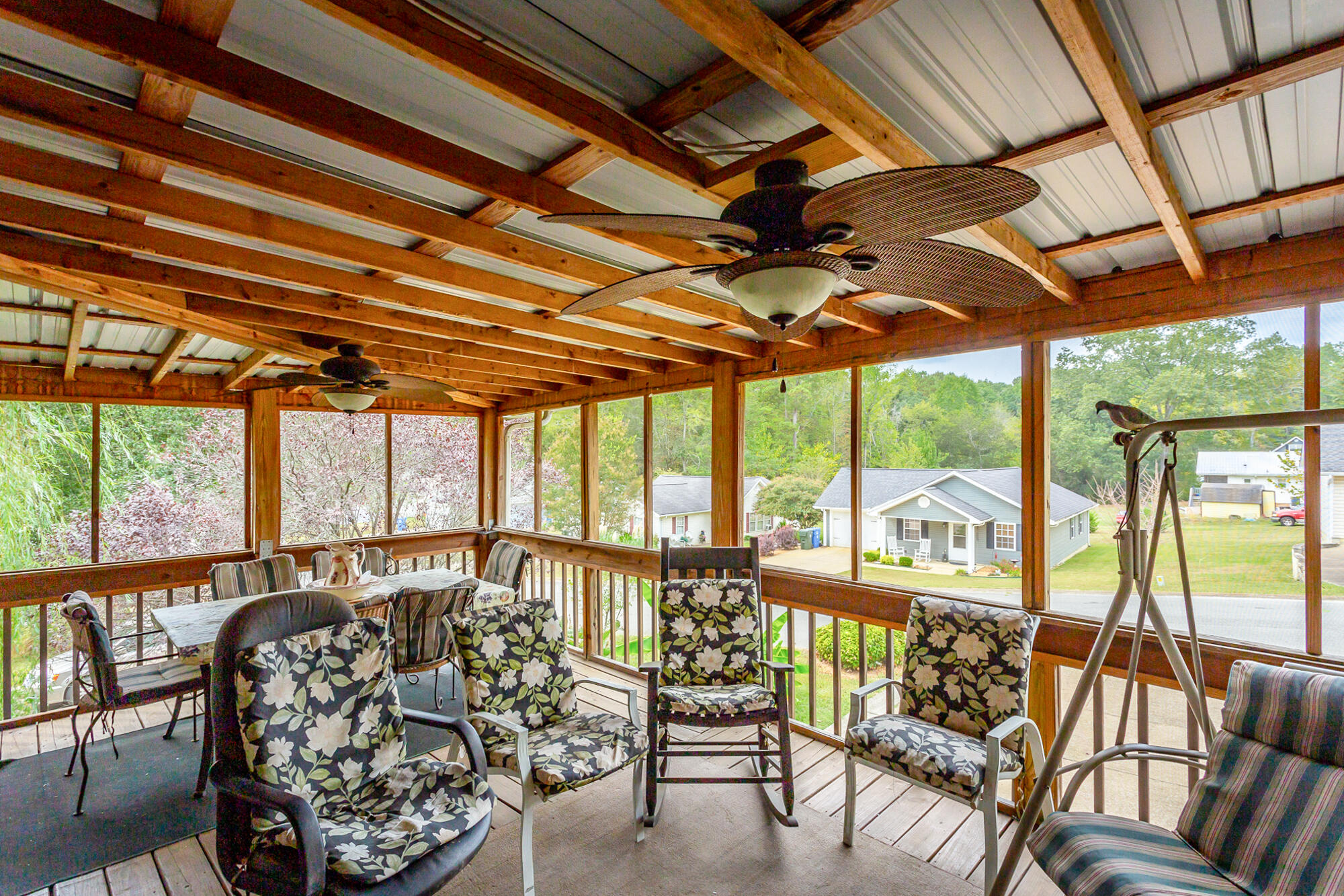 2730 Forest Road Chattanooga, TN 37406 - Photo 6 of 43 Screened in Porch