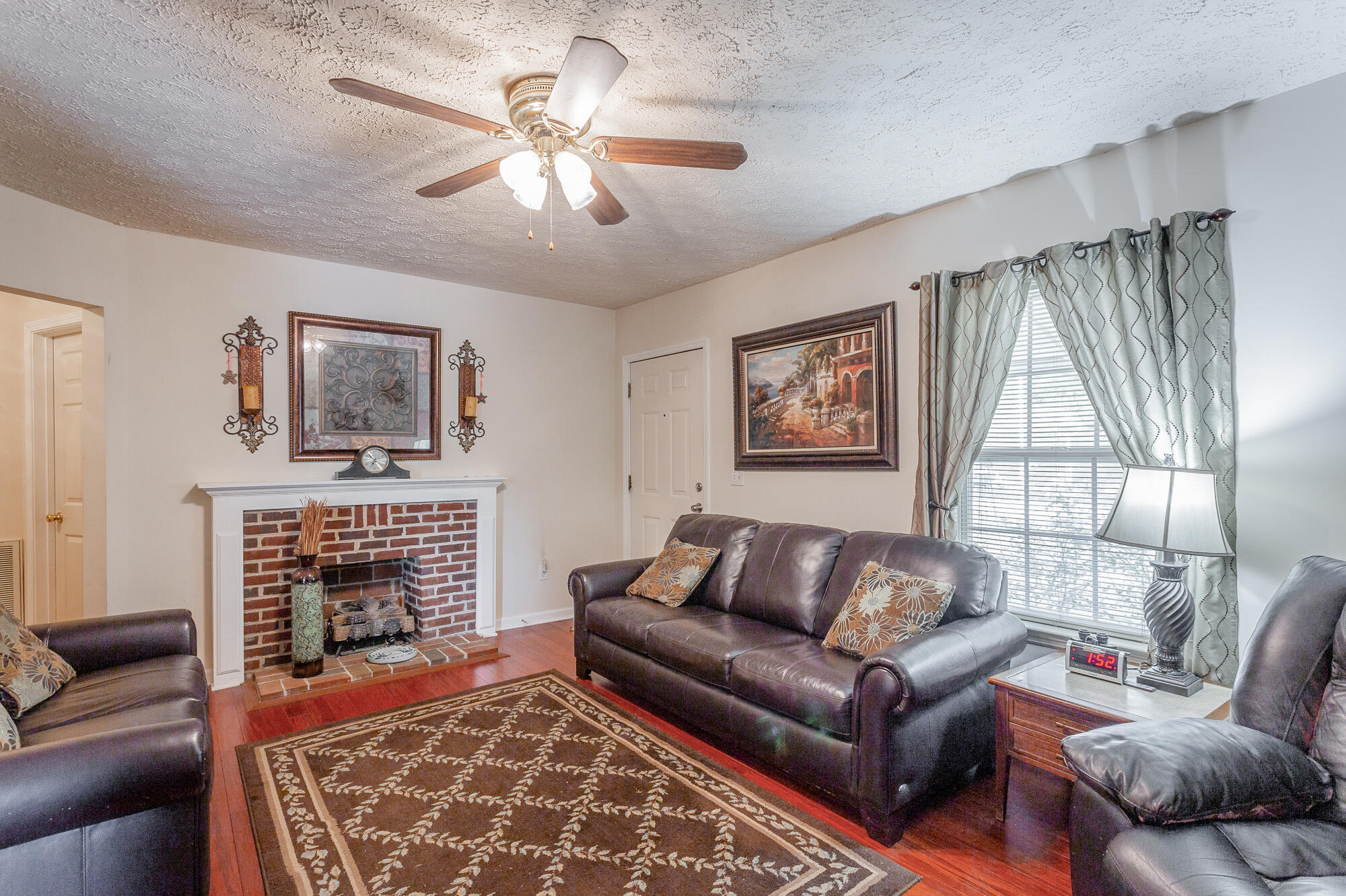 2730 Forest Road Chattanooga, TN 37406 - Photo 8 of 43 Living Room