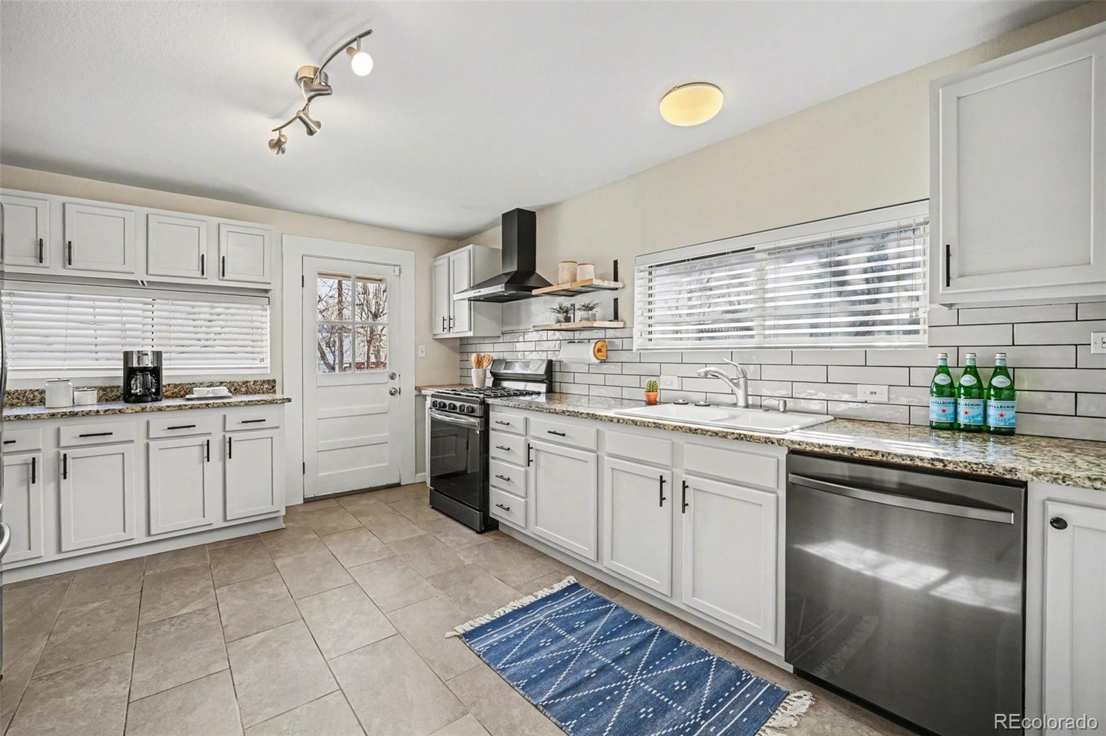 2582 Ingalls Street Edgewater, CO 80214 - Photo 2 of 21