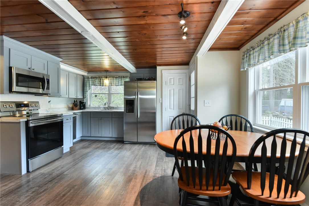 6785 Flat River Road Coventry, RI 02827 - Photo 10 of 29