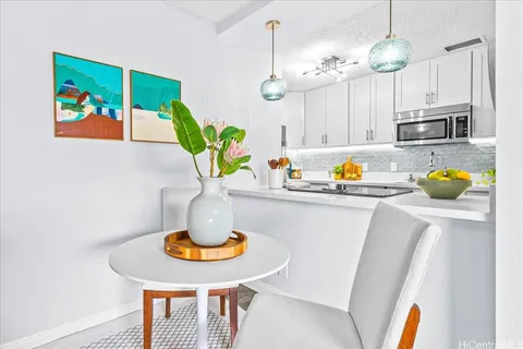 $585,000 | 3721 Kanaina Avenue, Unit 315, Honolulu, HI 96815