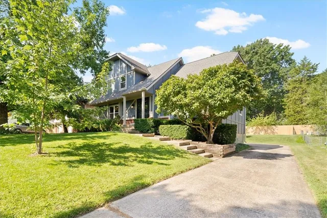 $420,000 | 7808 Long Avenue, Lenexa, KS 66216