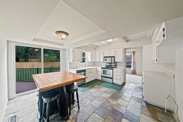 $420,000 | 7808 Long Avenue, Lenexa, KS 66216