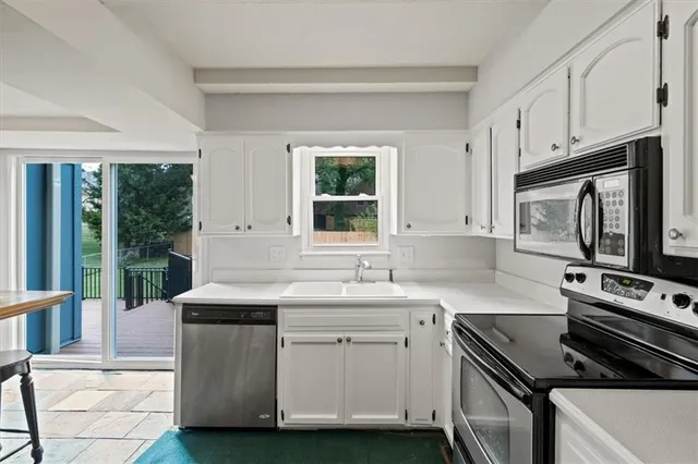 $420,000 | 7808 Long Avenue, Lenexa, KS 66216