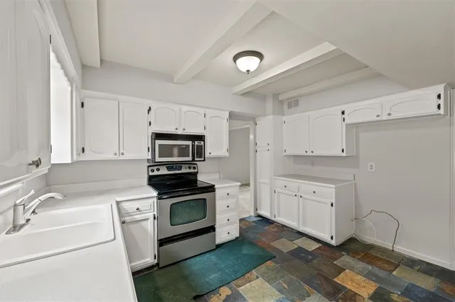 $420,000 | 7808 Long Avenue, Lenexa, KS 66216