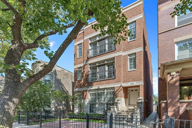 3709 North Wayne Avenue, Unit 1 Chicago, IL 60613 - Photo 1 of 37
