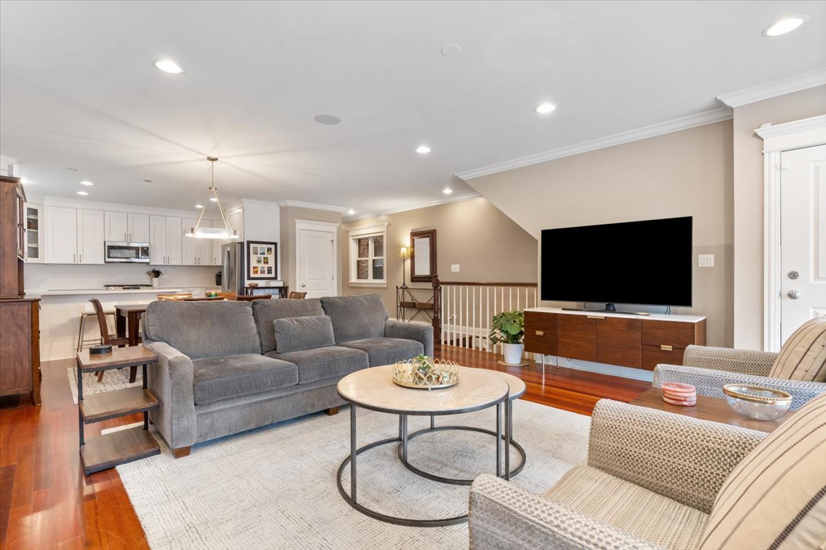 3709 North Wayne Avenue, Unit 1 Chicago, IL 60613 - Photo 8 of 37