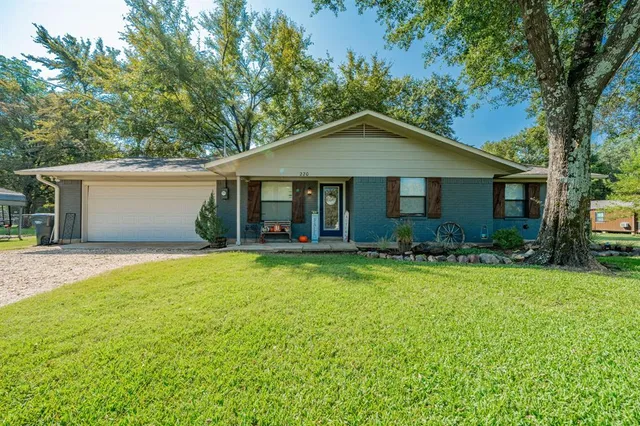 $325,000 | 220 County Road 3324, Emory, TX 75440