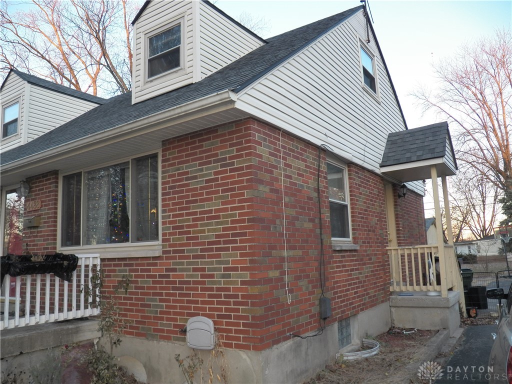 4488 Sunray Road Kettering, OH 45429 - Photo 3 of 32
