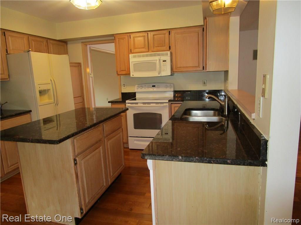 2124 Reagan Drive Rochester Hills, MI 48309 - Photo 11 of 23