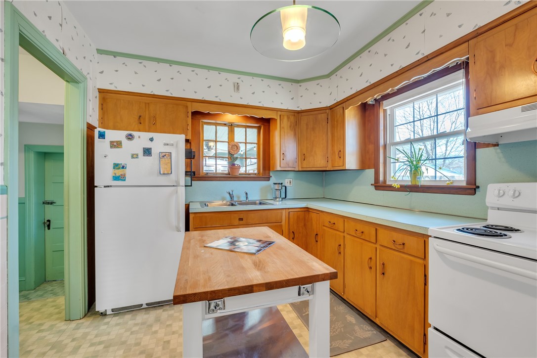 139 Lyndon Road Cranston, RI 02905 - Photo 9 of 36 Gallery Image 9