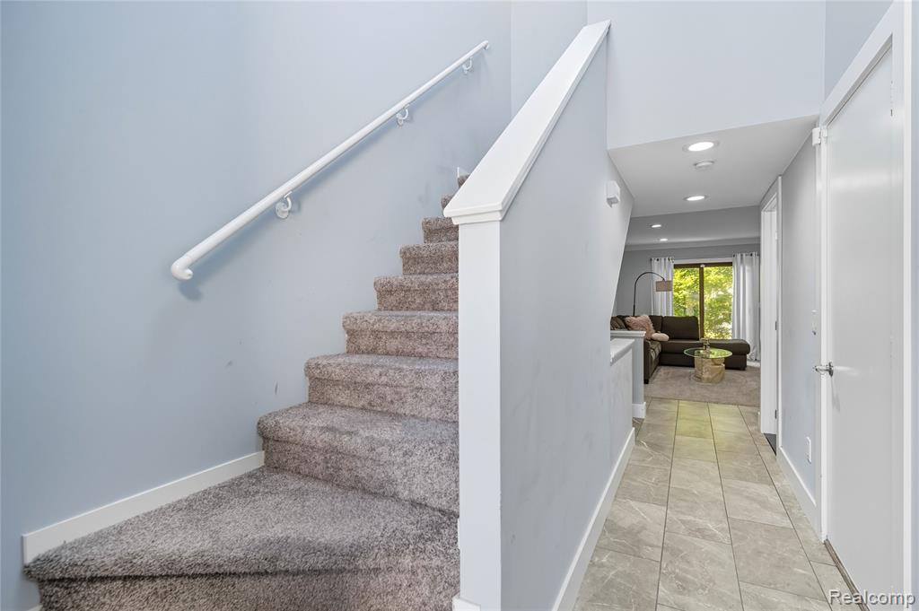 629 Ashley Circle Rochester Hills, MI 48307 - Photo 13 of 32