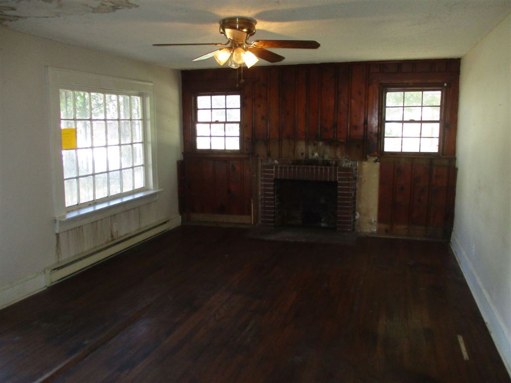 33 Spring Street Pelzer, SC 29669 - Photo 8 of 18