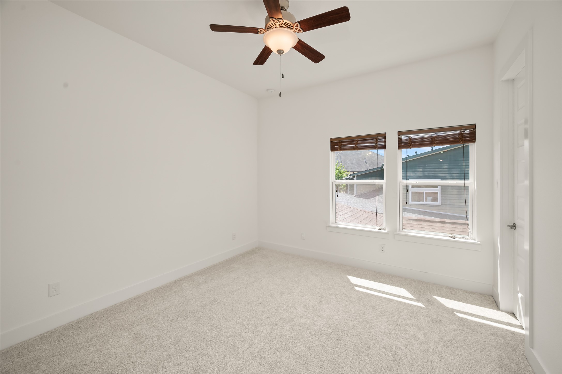 2215 MacArthur Street Houston, TX 77030 - Photo 25 of 33 The Fifth Bedroom on the second floor offers western exposure.