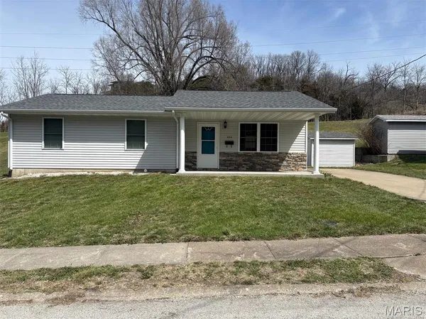 $169,000 | 406 Riverside Street, Hannibal, MO 63401