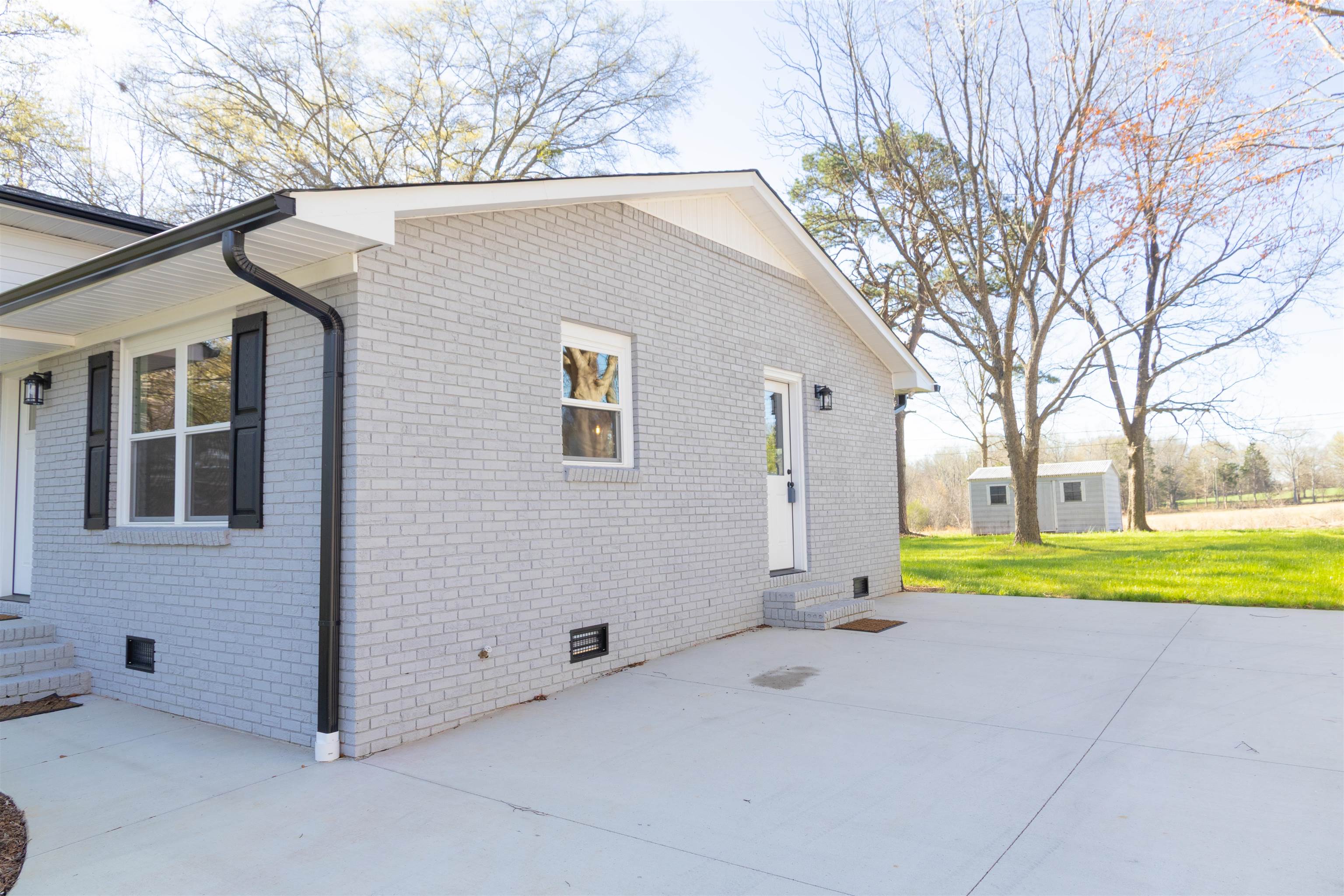 304 Scenic View Drive Chesnee, SC 29323 - Photo 5 of 32