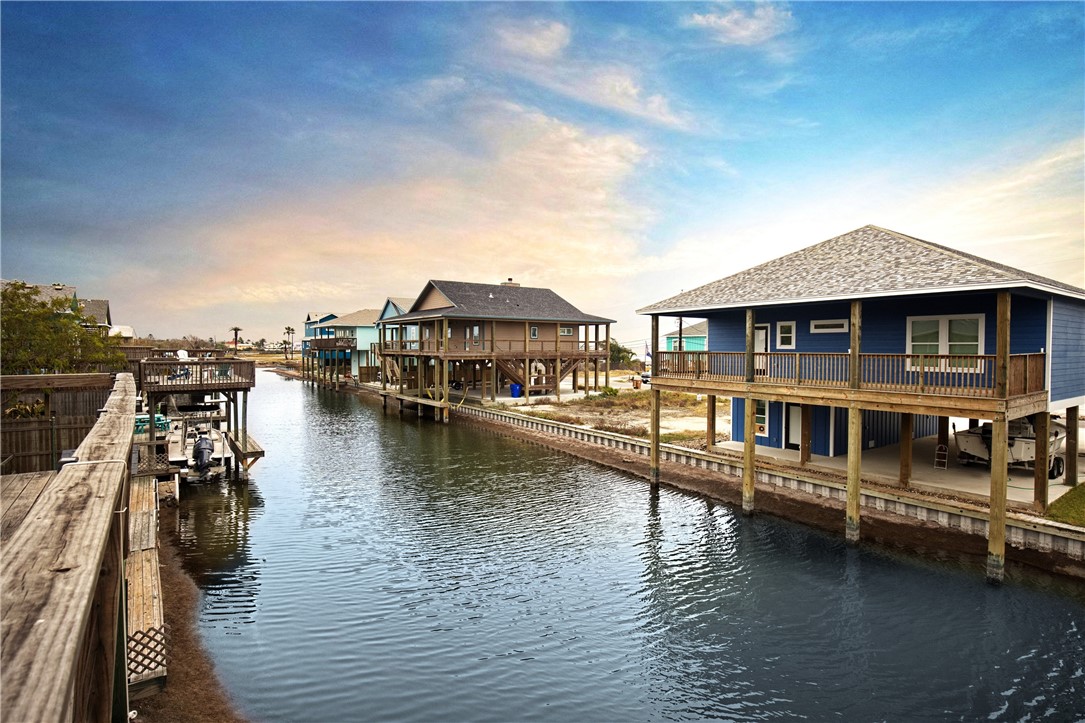 4033 Laguna Shores Road Corpus Christi, TX 78418 - Photo 3 of 30