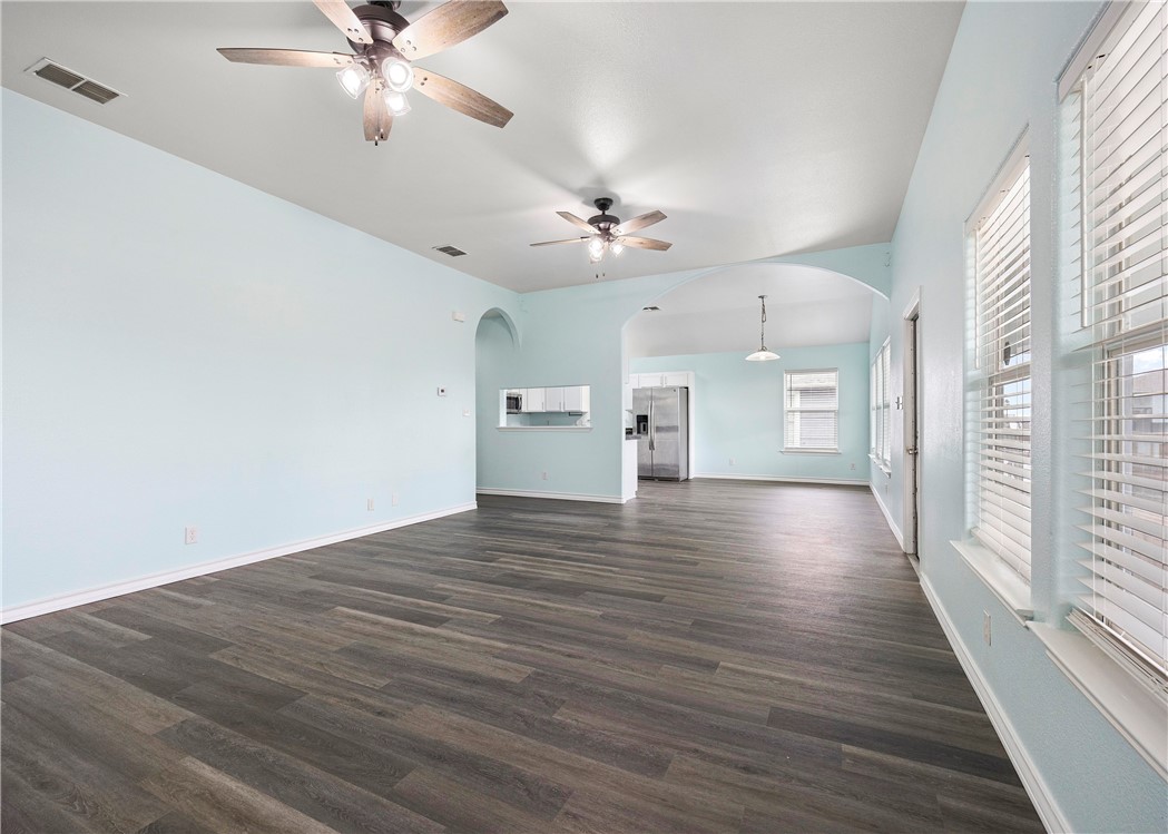 4033 Laguna Shores Road Corpus Christi, TX 78418 - Photo 4 of 30