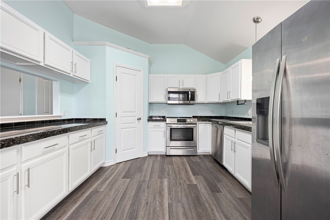 4033 Laguna Shores Road Corpus Christi, TX 78418 - Photo 7 of 30