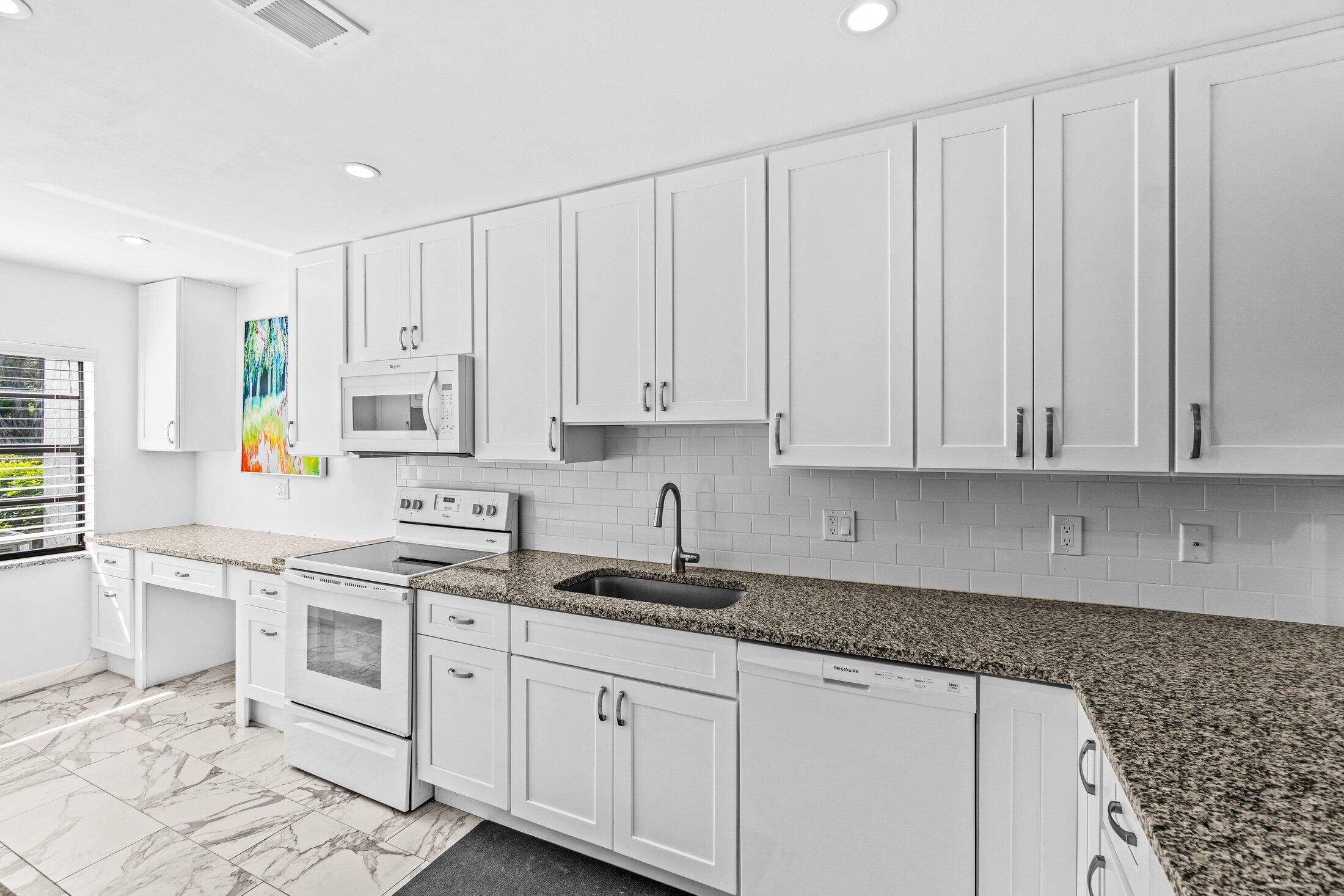 34 Southport Lane, Unit E Boynton Beach, FL 33436 - Photo 4 of 55 Kitchen