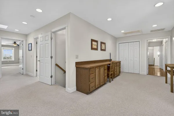 $985,000 | 256 Cliffside Drive, Edinburg, VA 22824