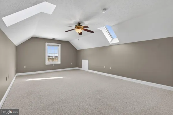 $985,000 | 256 Cliffside Drive, Edinburg, VA 22824