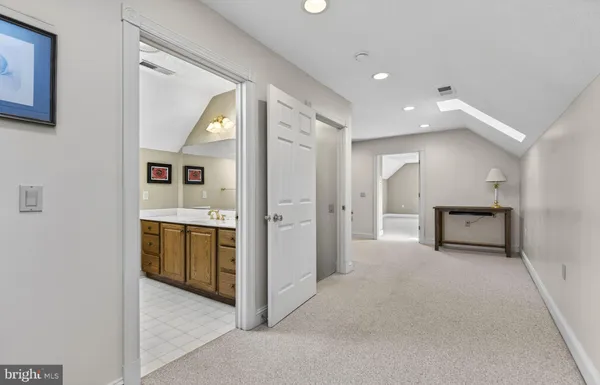 $985,000 | 256 Cliffside Drive, Edinburg, VA 22824