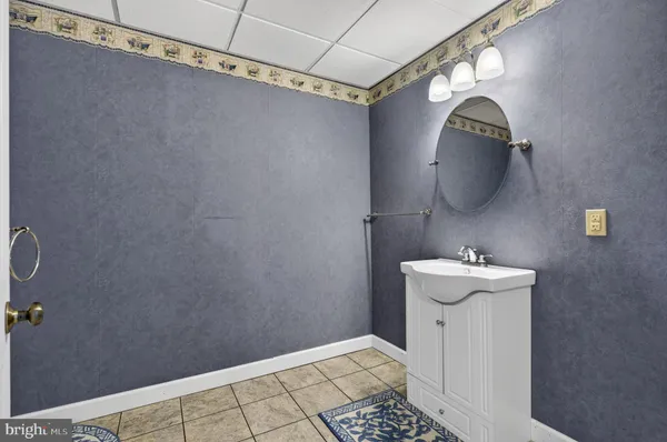 $985,000 | 256 Cliffside Drive, Edinburg, VA 22824