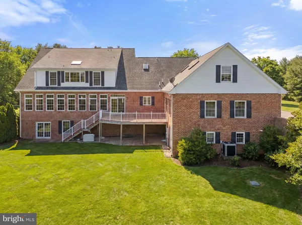 $985,000 | 256 Cliffside Drive, Edinburg, VA 22824