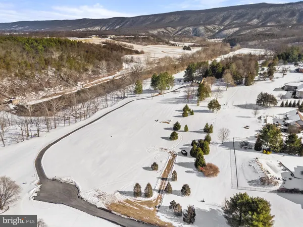 $985,000 | 256 Cliffside Drive, Edinburg, VA 22824