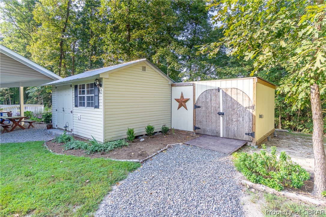 161 Kentucky Road West Point, VA 23181 - Photo 9 of 48