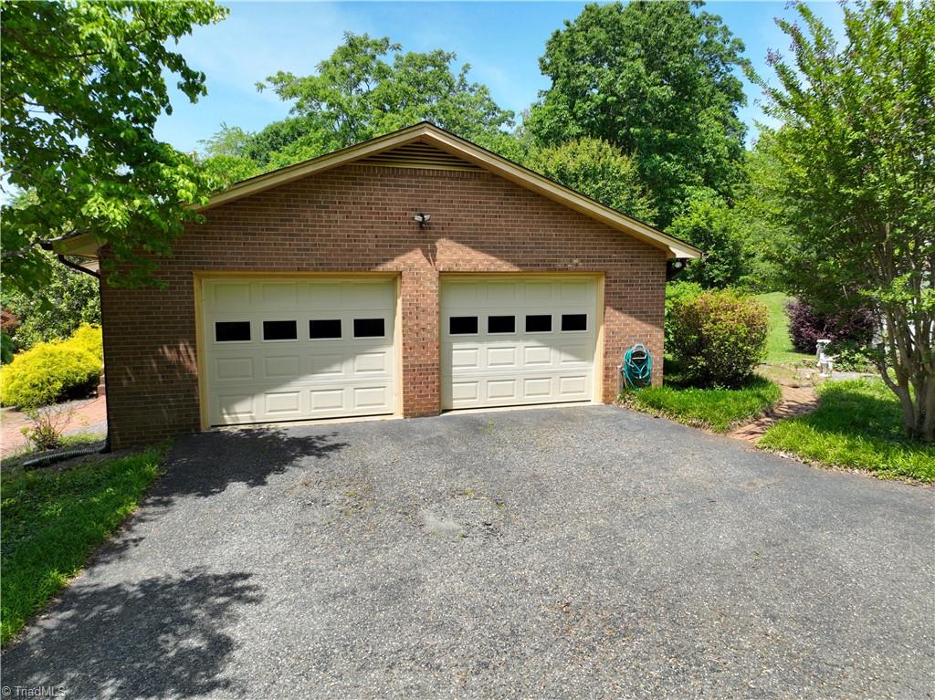 289 Reeves Mill Road Mount Airy, NC 27030 - Photo 5 of 50 Gallery Image 5