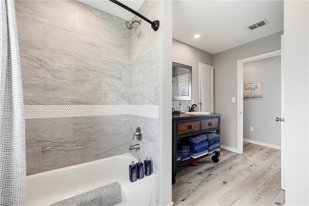 140 Zenna Drive Mathis, TX 78368 - Photo 25 of 31 a bathroom with a tub a sink and a mirror
