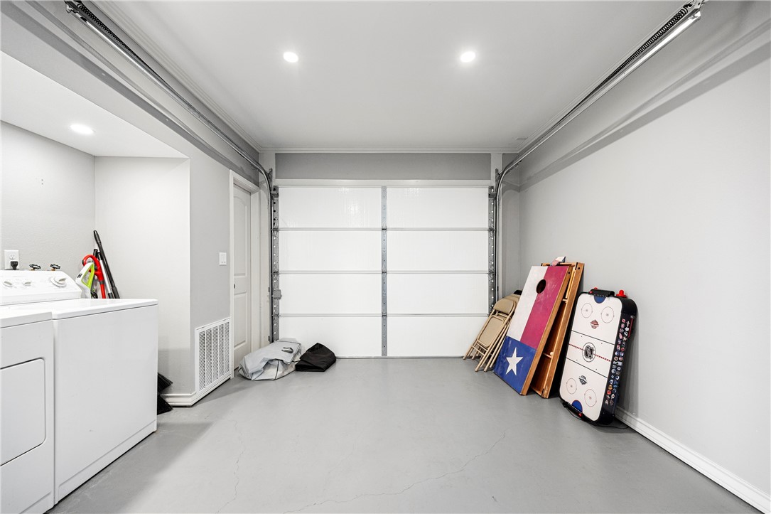 140 Zenna Drive Mathis, TX 78368 - Photo 30 of 31 a view of room with gym equipment and a window