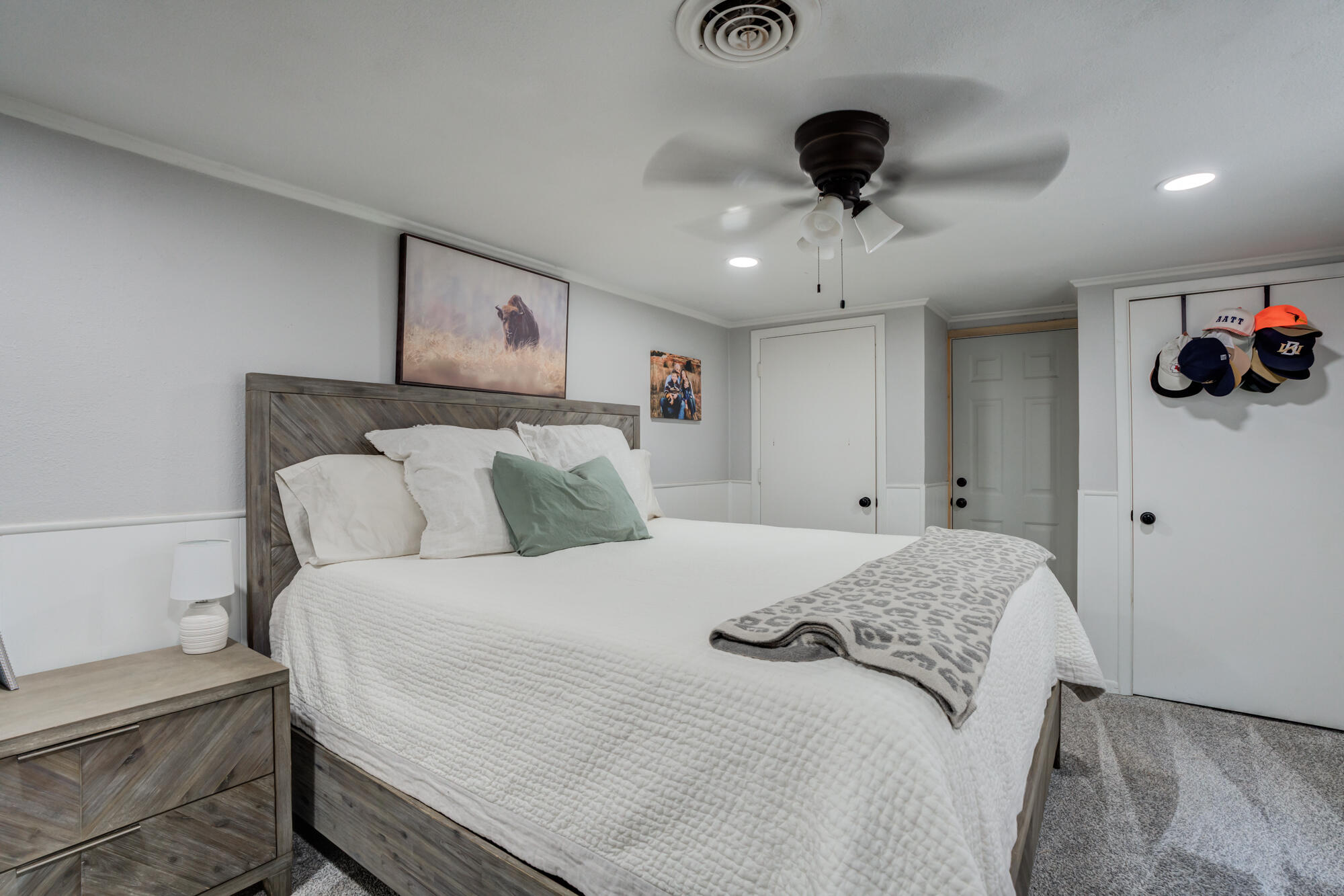 811 Borger Plainview, TX 79072 - Photo 20 of 32 811-Borger_Plainview-TX_21_Primary-Bedro