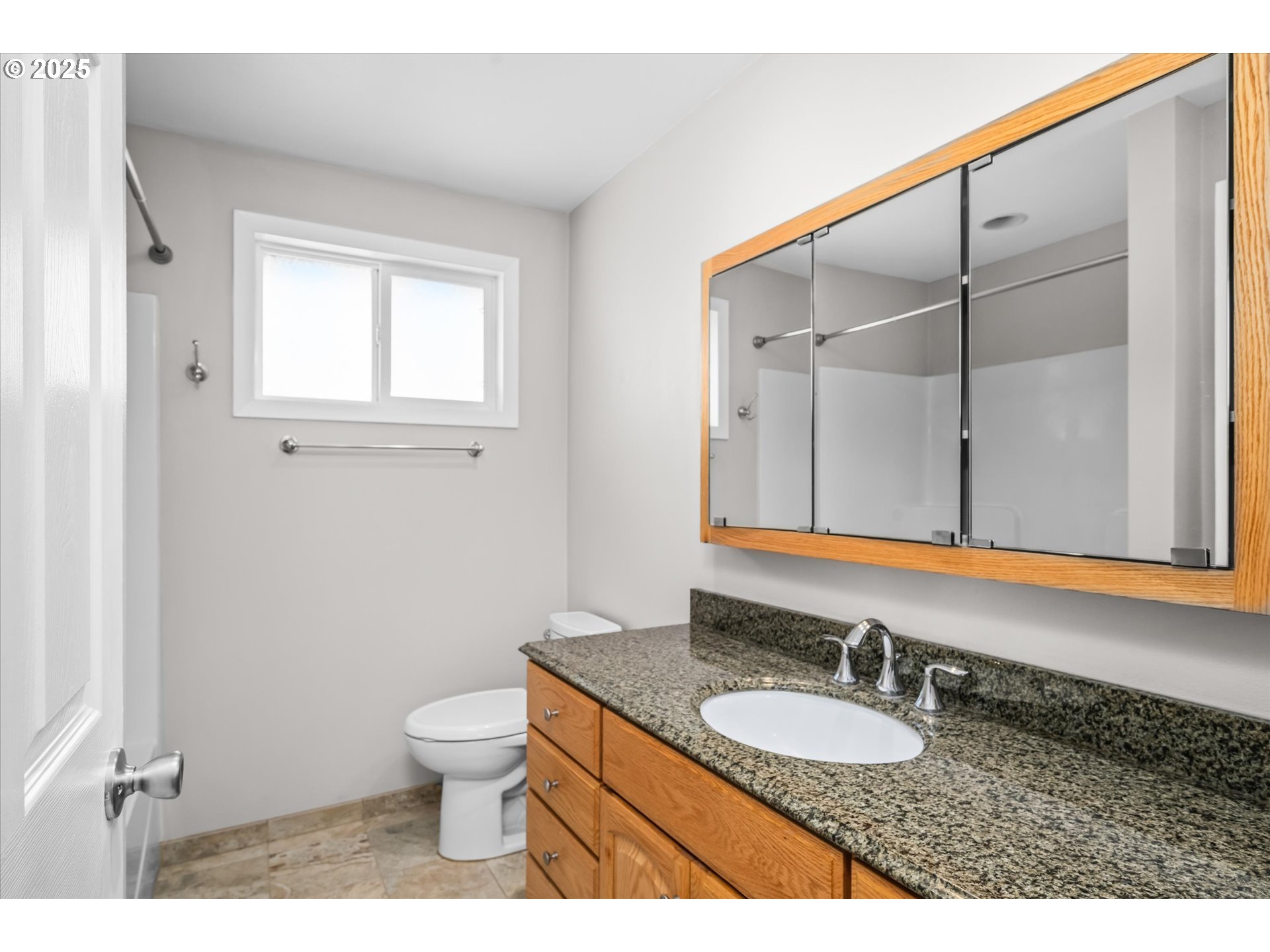 1632 Larkspur Loop Eugene, OR 97401 - Photo 22 of 42 Bedroom