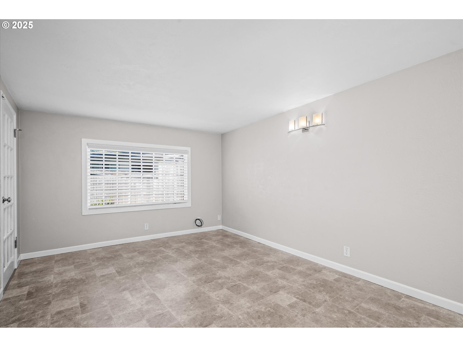 1632 Larkspur Loop Eugene, OR 97401 - Photo 24 of 42 Bedroom