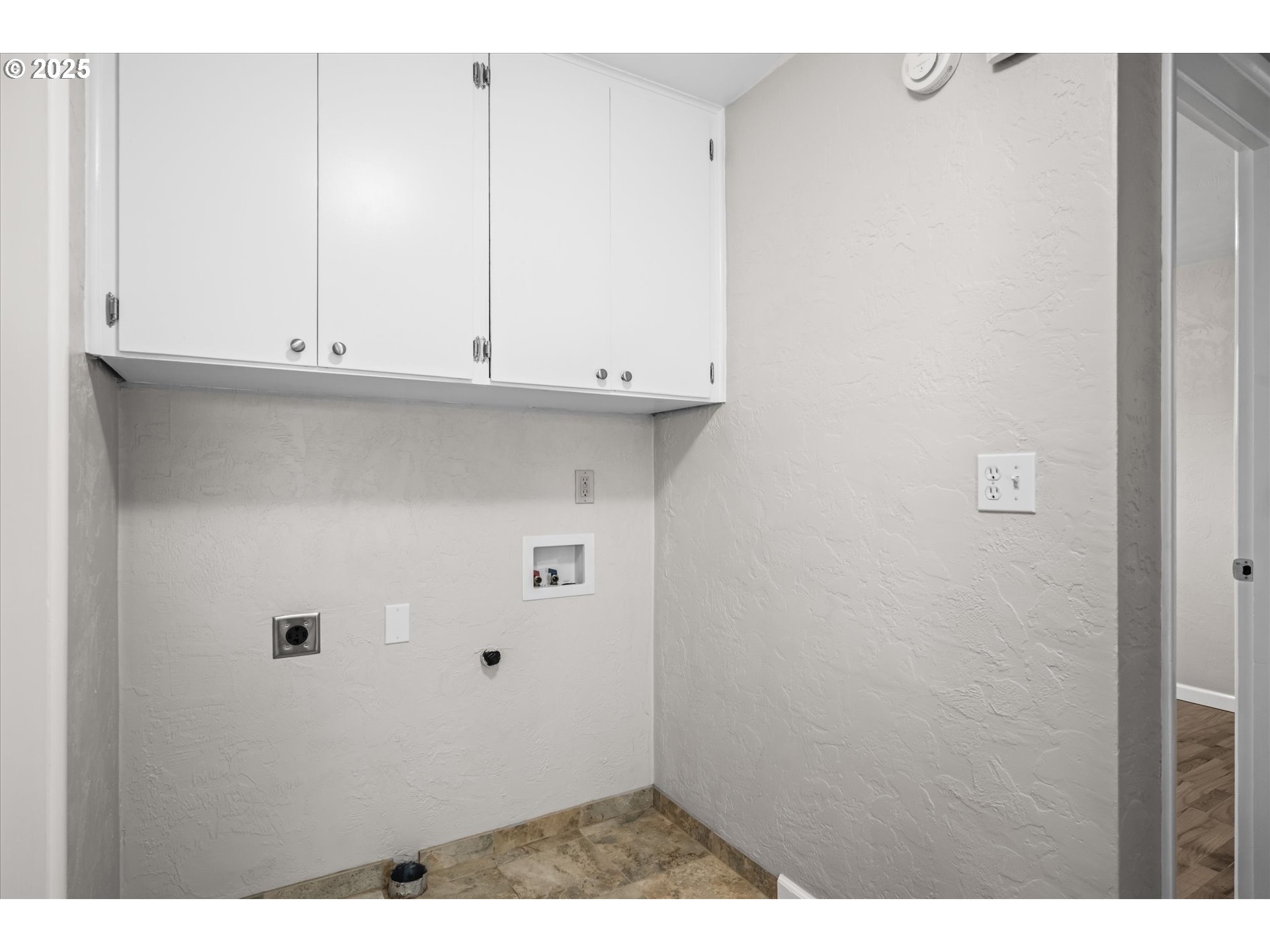 1632 Larkspur Loop Eugene, OR 97401 - Photo 28 of 42 Laundry