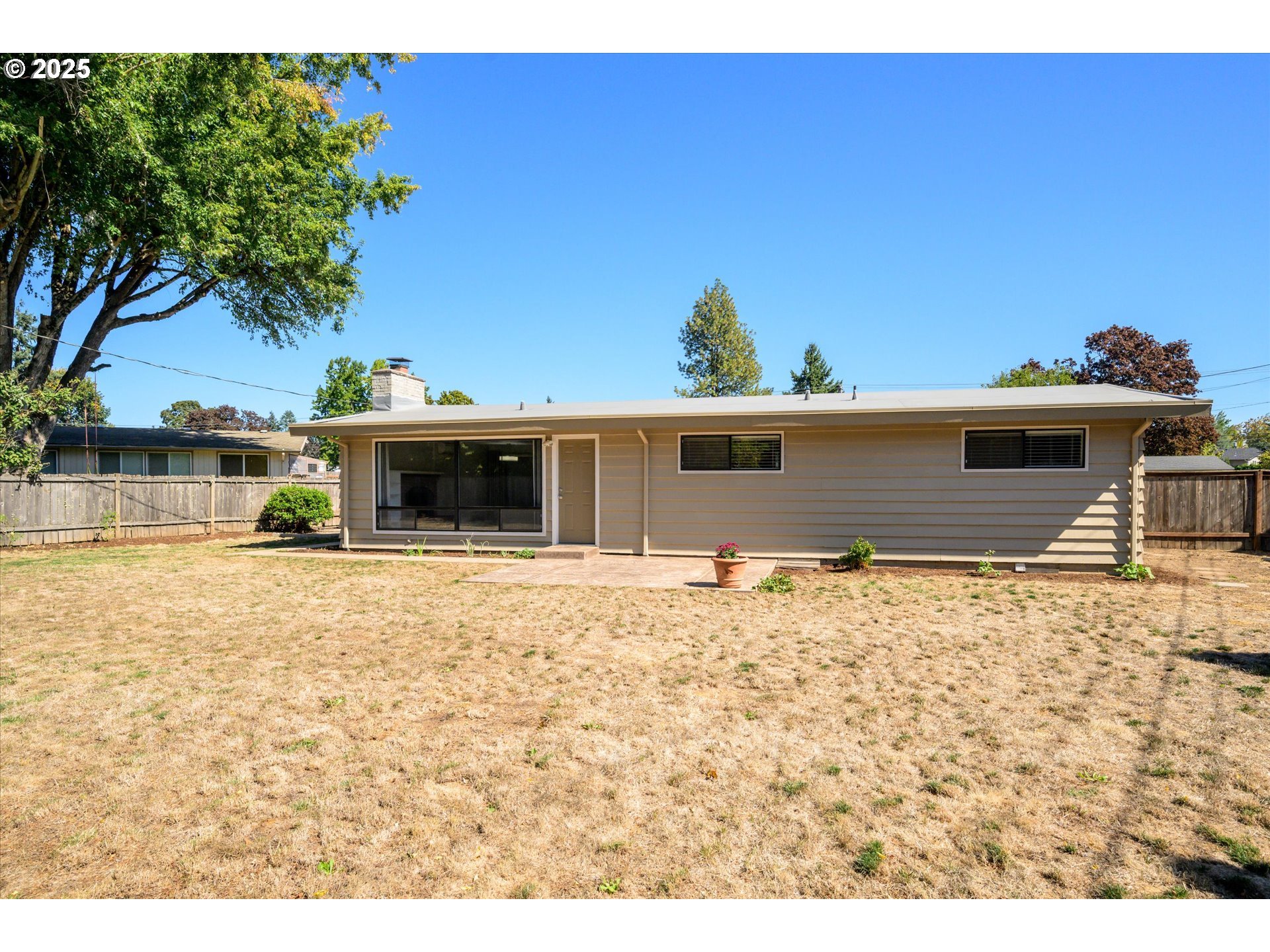 1632 Larkspur Loop Eugene, OR 97401 - Photo 35 of 42 Patio