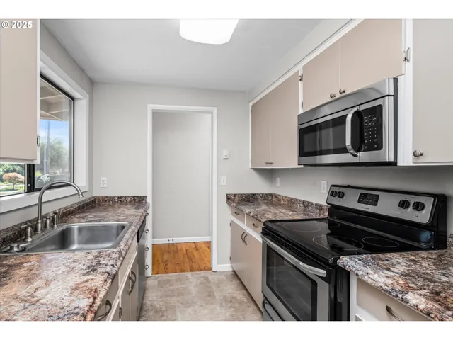 $499,000 | 1632 Larkspur Loop, Eugene, OR 97401