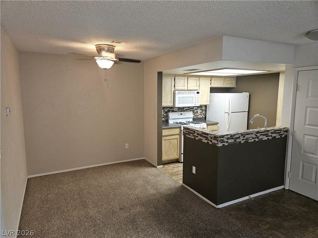 7100 West Pirates Cove Road, Unit 1117 Las Vegas, NV 89145 - Photo 4 of 17 Dining and Kitcheen
