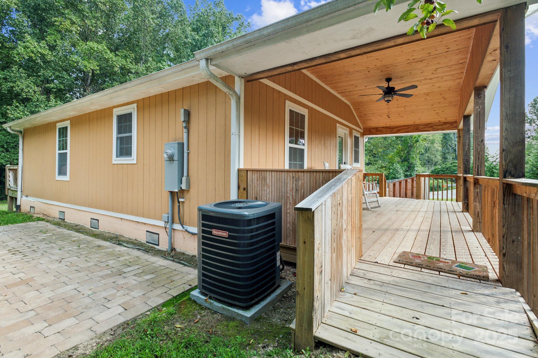 660 Pace Road Hendersonville, NC 28792 - Photo 19 of 31 a porch with seating space