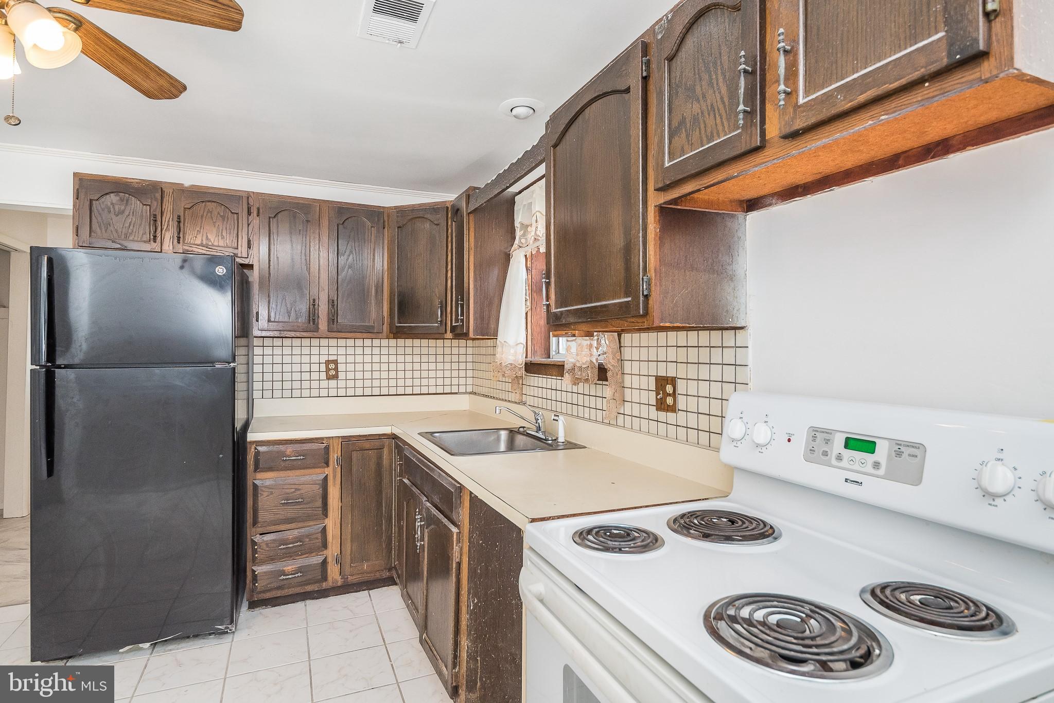 2436 Lodge Farm Road Baltimore, MD 21219 - Photo 22 of 30 Kitchen