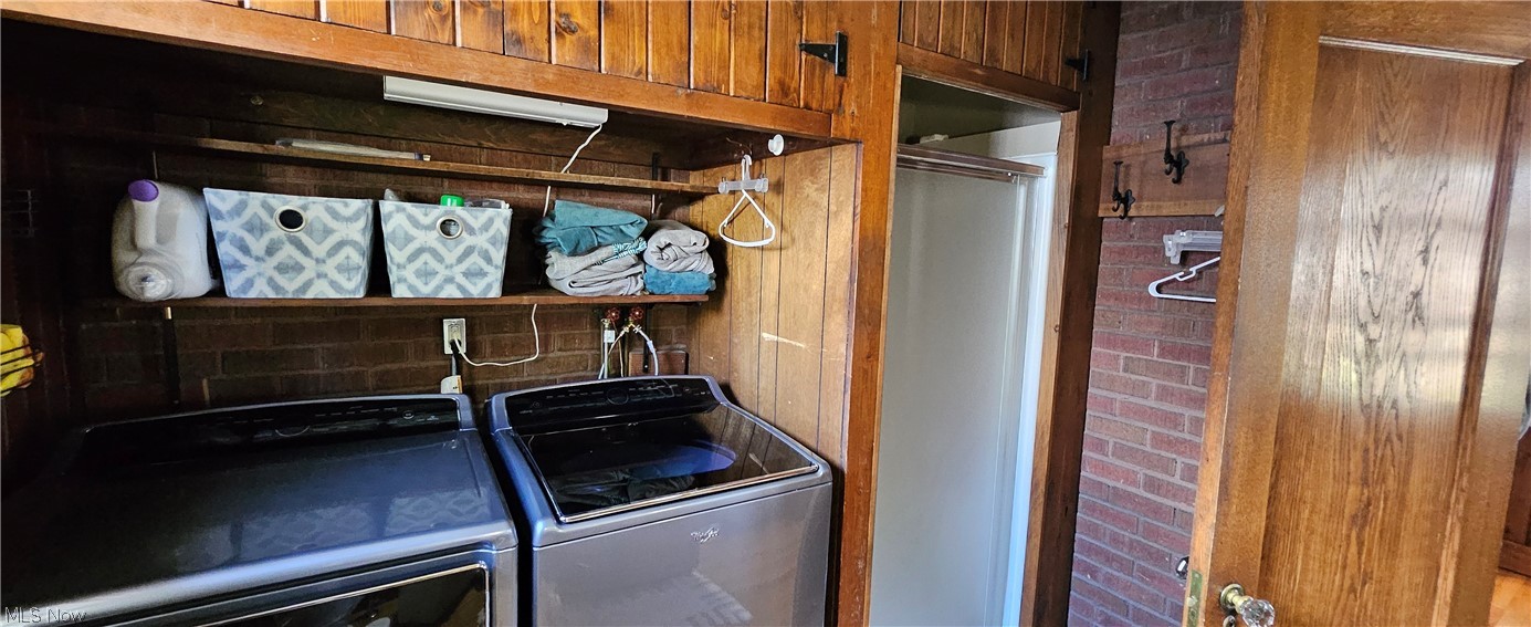 1050 Cambridge Road Coshocton, OH 43812 - Photo 24 of 50 Clothes washing area featuring separate washer and dryer