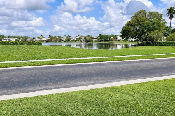 $3,500 | 10614 Lake Shore Drive, Wellington, FL 33414